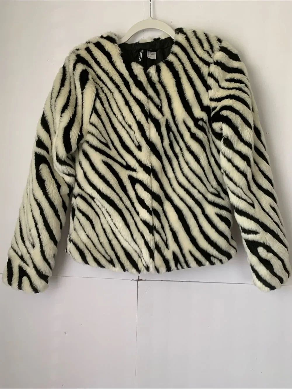 Divided by H&M Faux Fur Zebra Stripe Pockets Short Jacket Size 4